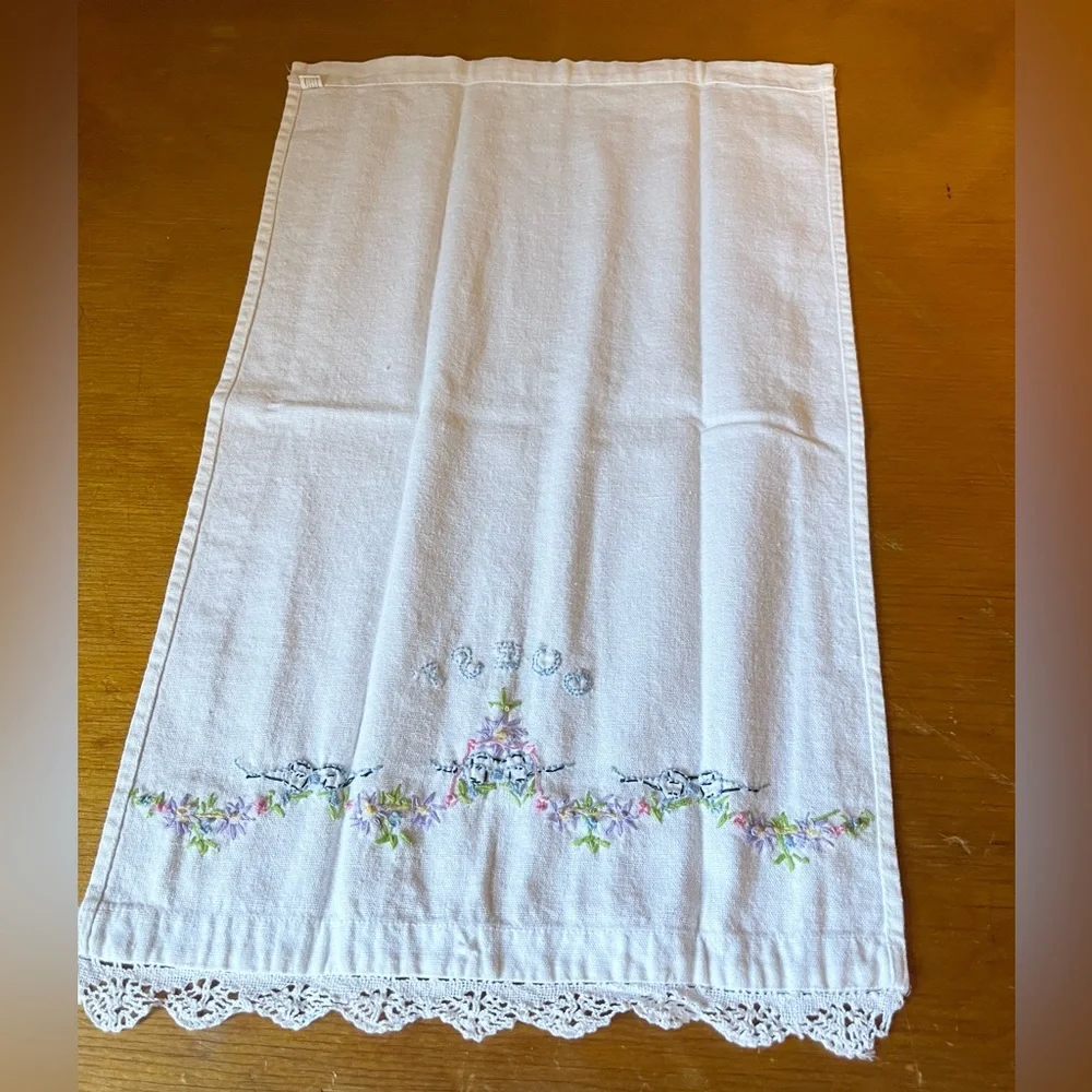 Two’s Company “Guest” Hand Towel